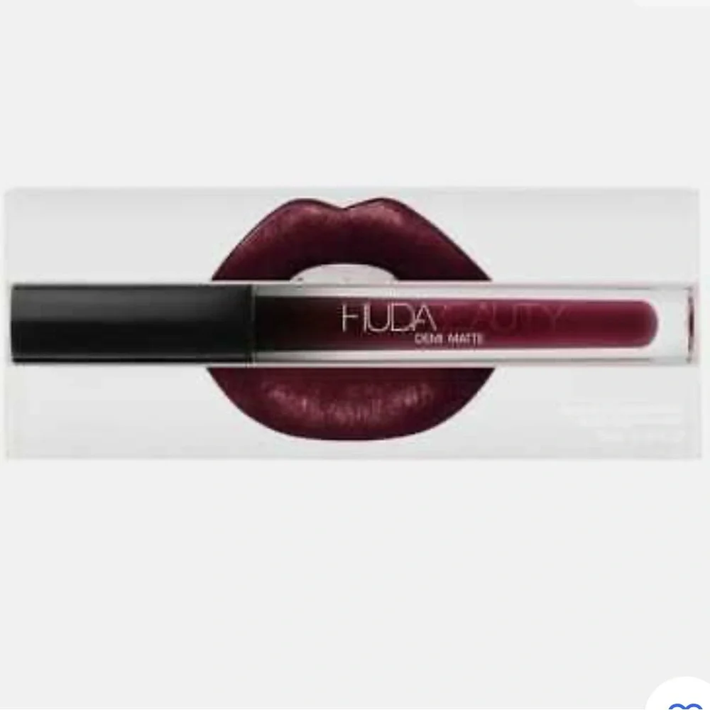 💋 HUDA BEAUTY Demi Matte Lipstick in BAWSE